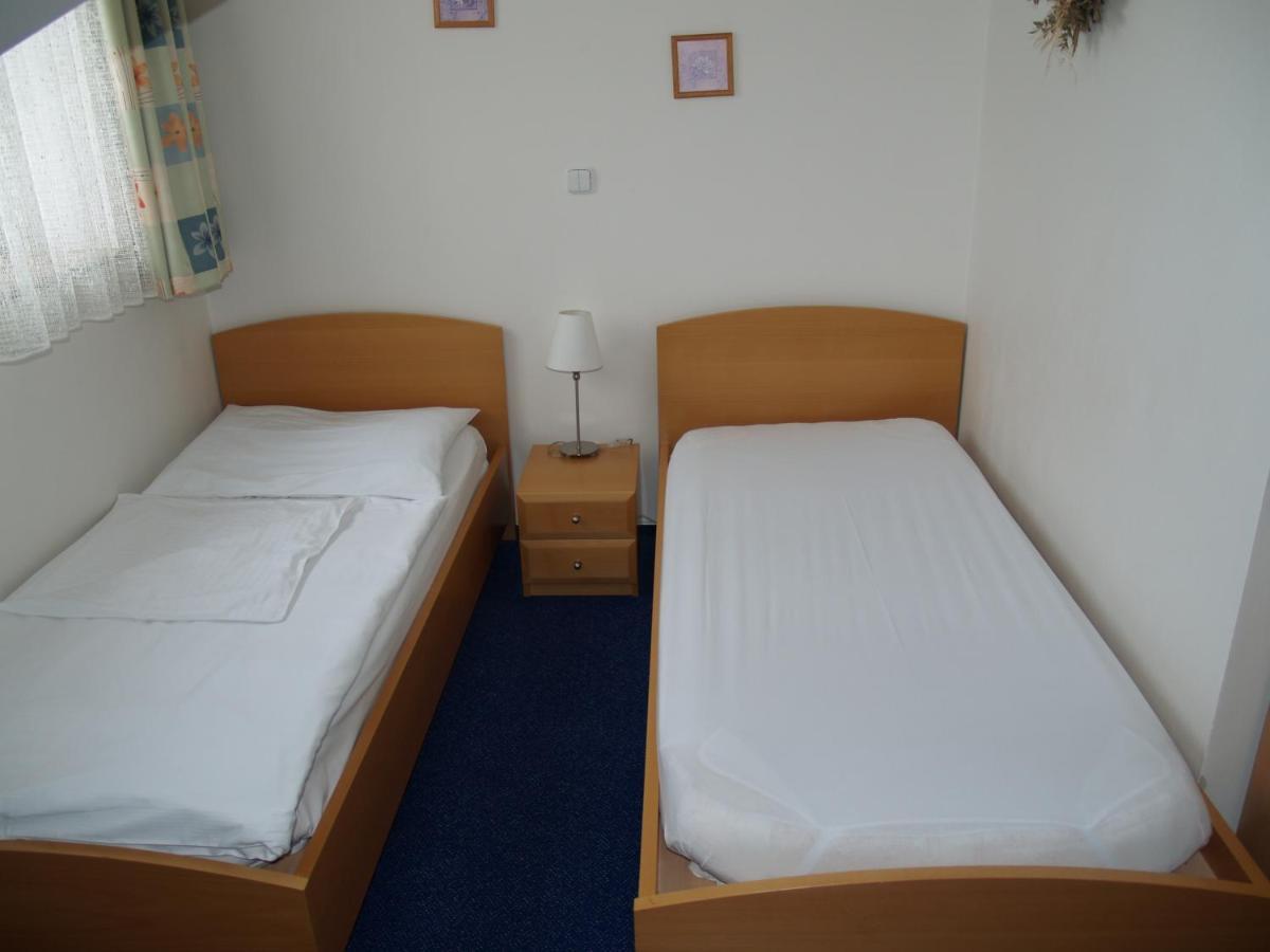 Motel U Krbu Vestec  Room photo